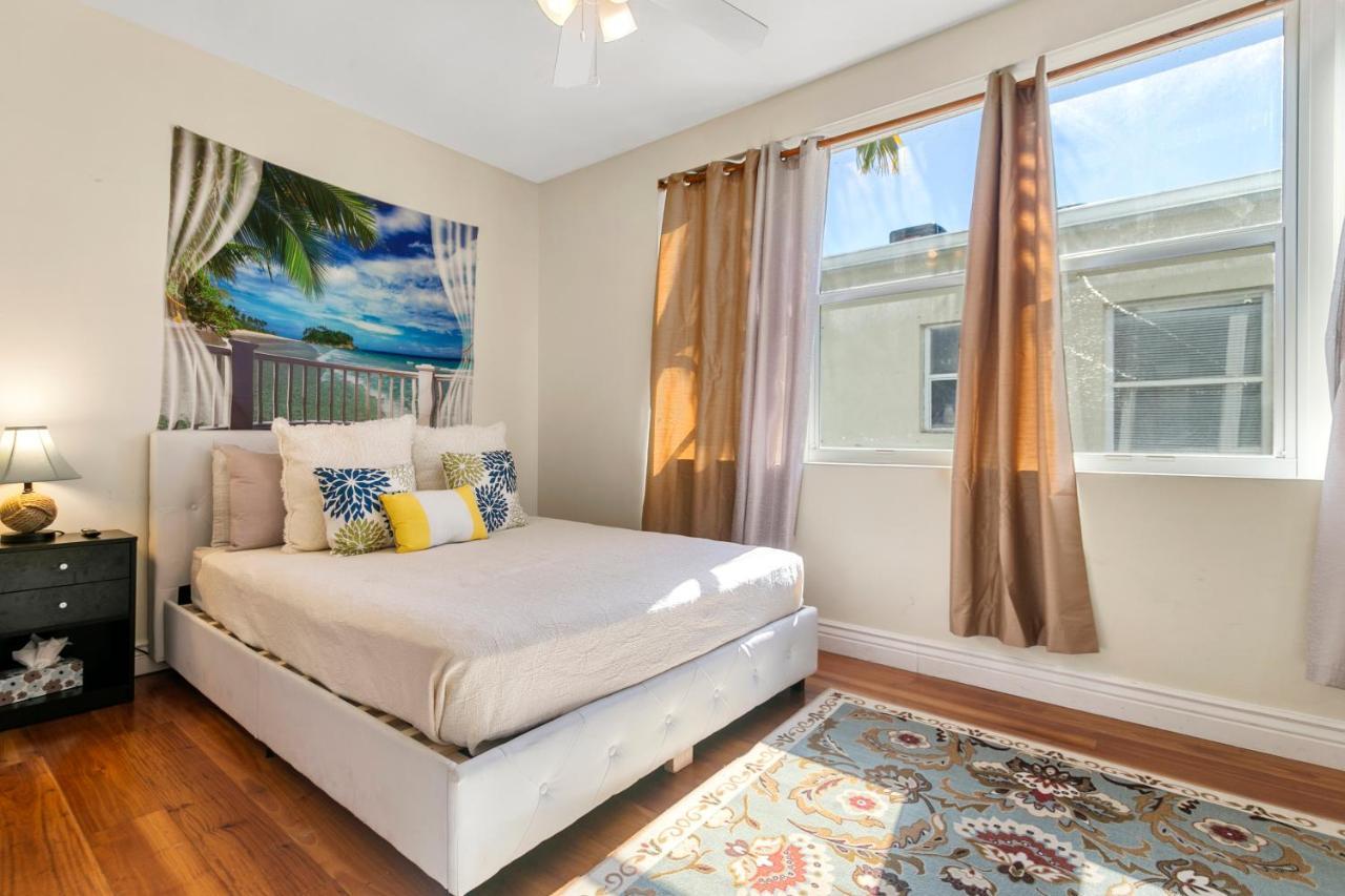 Two Bedroom Two Bath Apartment 2 Block To Beach マイアミビーチ エクステリア 写真