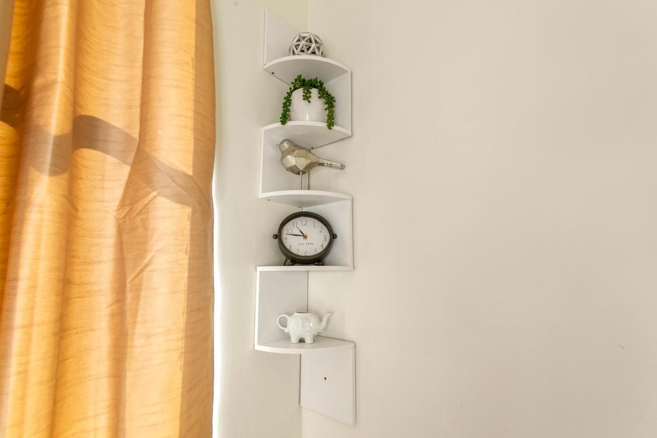 Two Bedroom Two Bath Apartment 2 Block To Beach マイアミビーチ エクステリア 写真