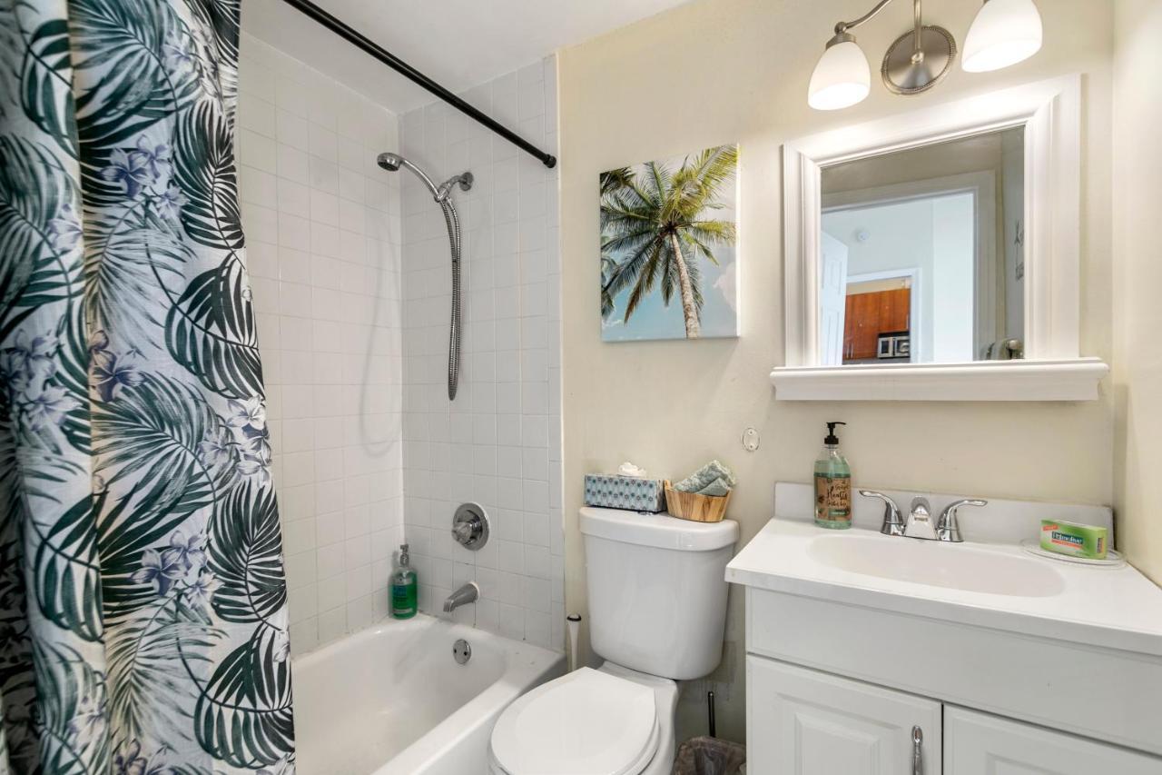 Two Bedroom Two Bath Apartment 2 Block To Beach マイアミビーチ エクステリア 写真