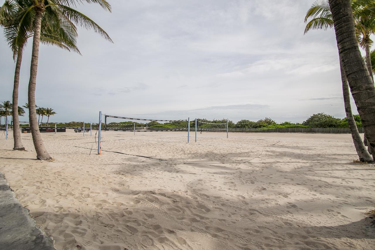Two Bedroom Two Bath Apartment 2 Block To Beach マイアミビーチ エクステリア 写真