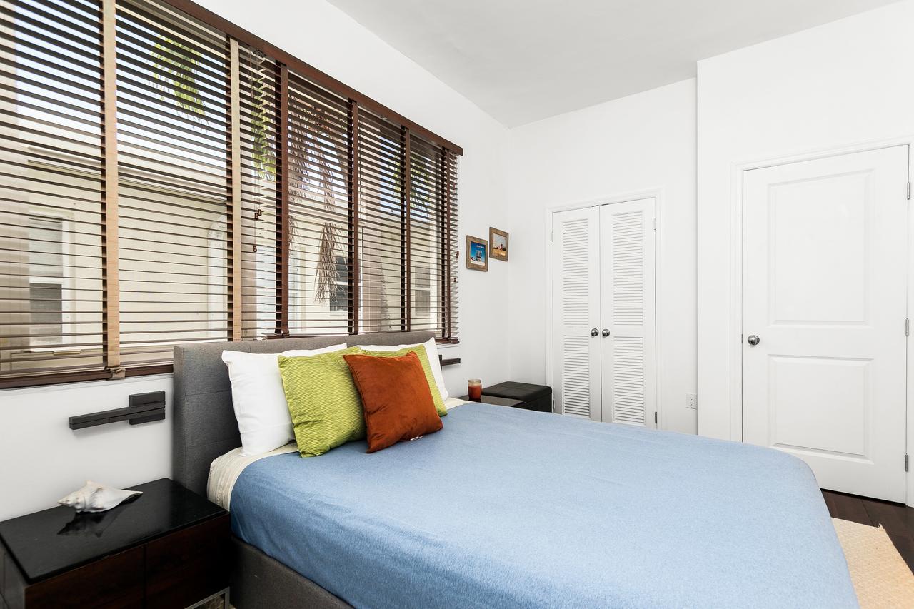 Two Bedroom Two Bath Apartment 2 Block To Beach マイアミビーチ エクステリア 写真