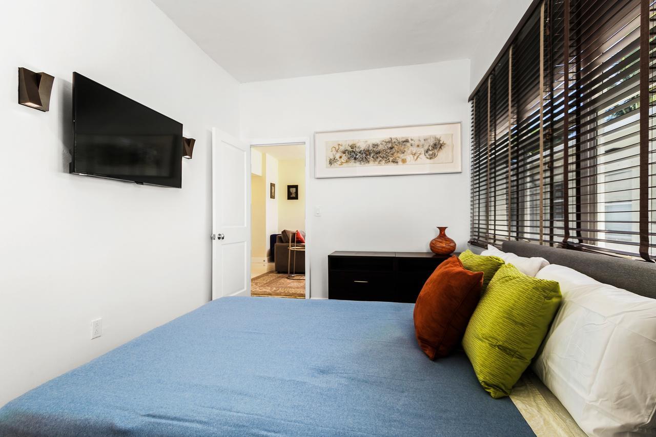 Two Bedroom Two Bath Apartment 2 Block To Beach マイアミビーチ エクステリア 写真