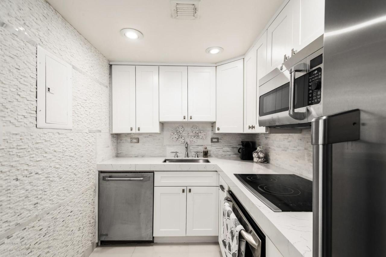 Two Bedroom Two Bath Apartment 2 Block To Beach マイアミビーチ エクステリア 写真