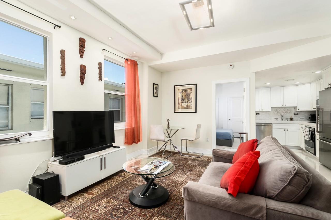 Two Bedroom Two Bath Apartment 2 Block To Beach マイアミビーチ エクステリア 写真