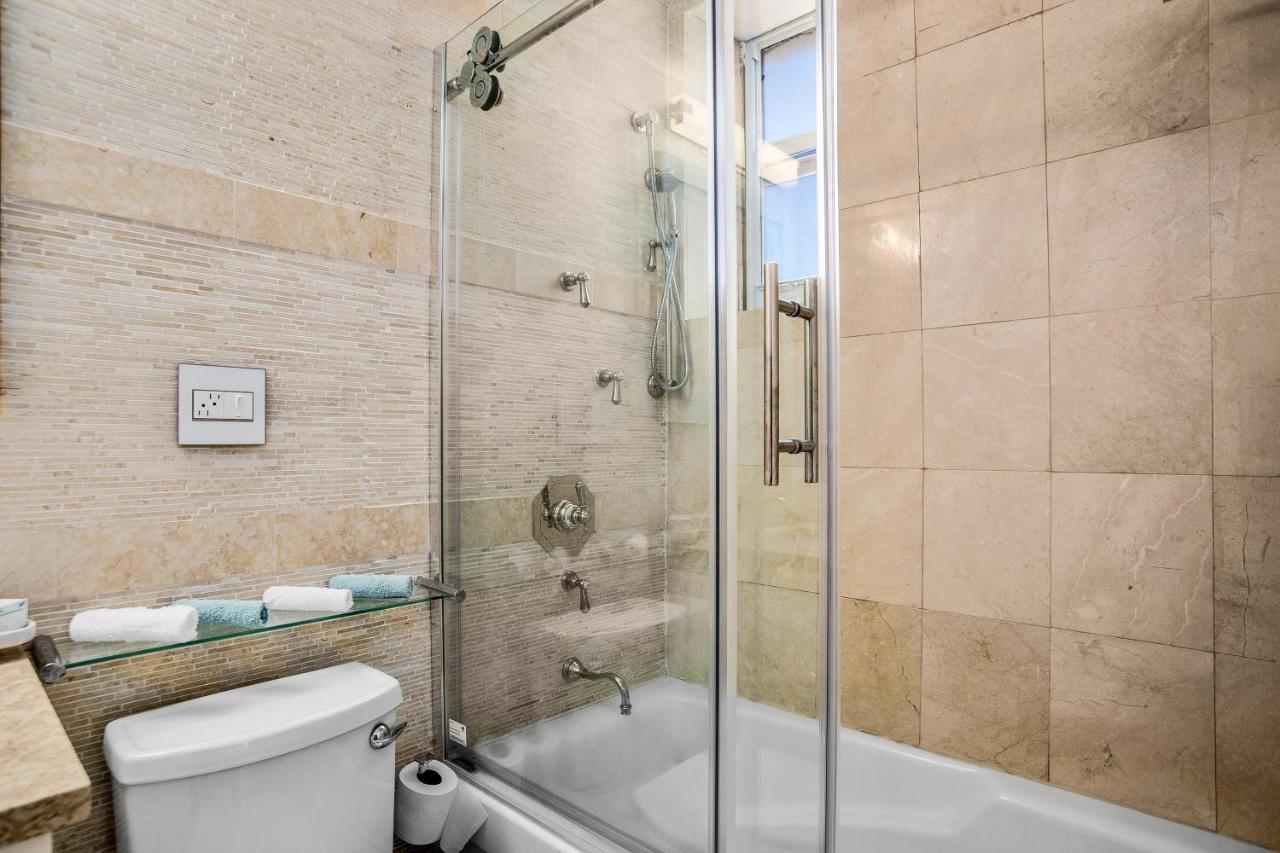 Two Bedroom Two Bath Apartment 2 Block To Beach マイアミビーチ エクステリア 写真