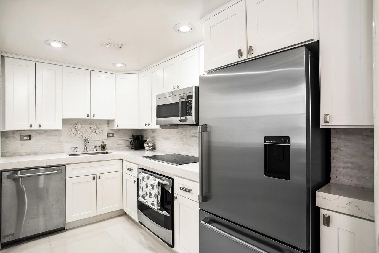 Two Bedroom Two Bath Apartment 2 Block To Beach マイアミビーチ エクステリア 写真
