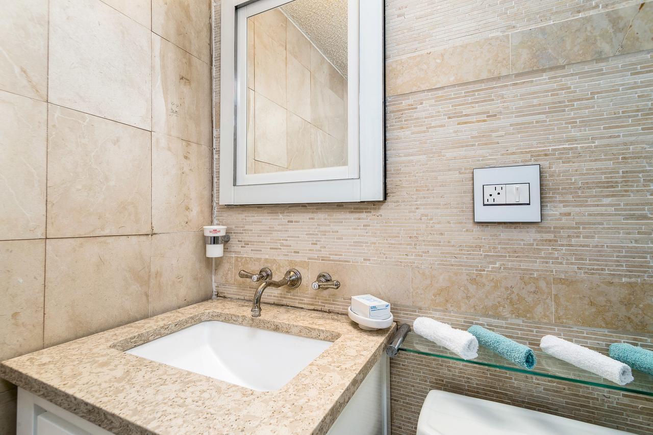 Two Bedroom Two Bath Apartment 2 Block To Beach マイアミビーチ エクステリア 写真