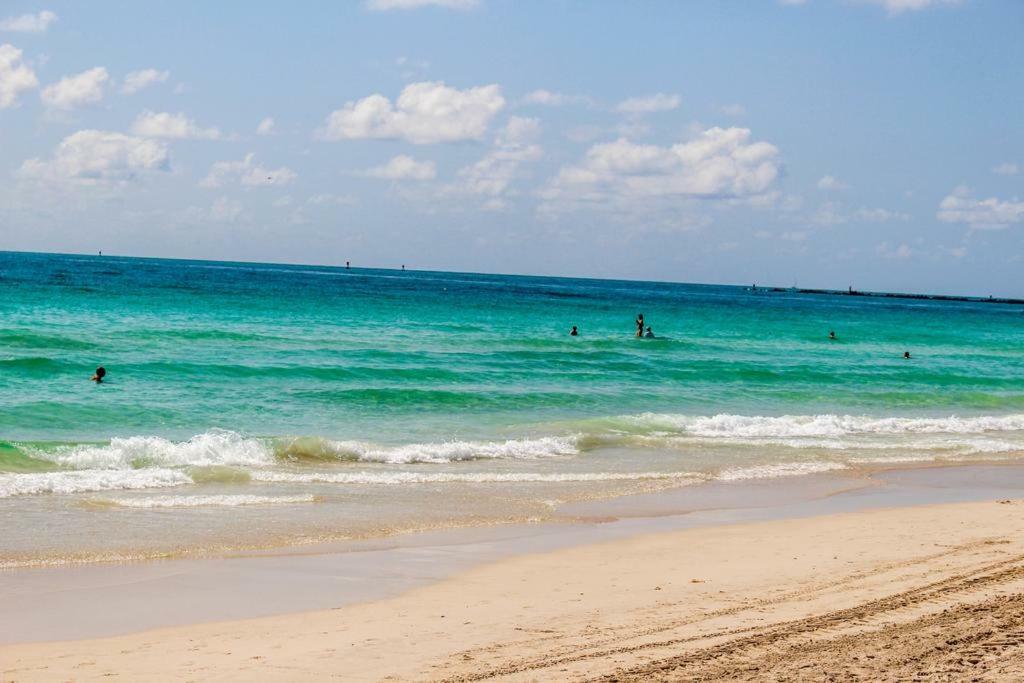 Two Bedroom Two Bath Apartment 2 Block To Beach マイアミビーチ エクステリア 写真